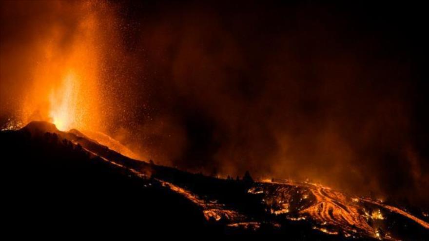 Las imágenes captadas por drones muestran enormes destrucciones provocadas por la erupción del volcán en la isla española de La Palma.