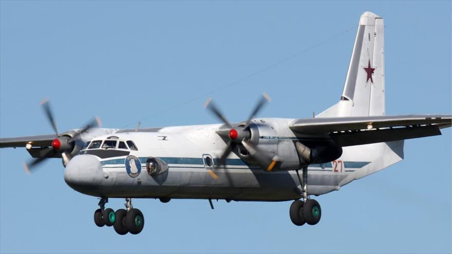 Un avión militar An-26.