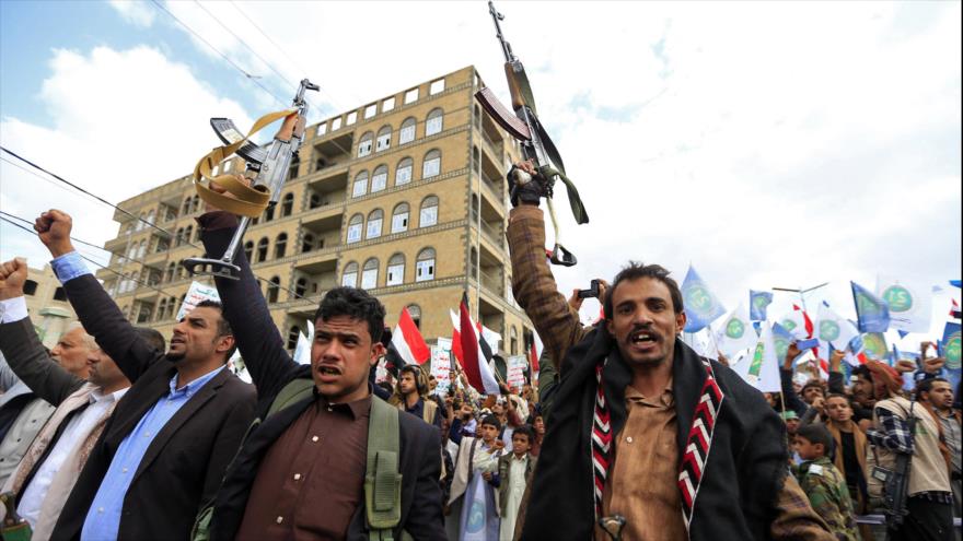 Partidarios del movimiento popular Ansarolá en una ceremonia en Saná, capital de Yemen, 21 de septiembre de 2021. (Foto: AFP)