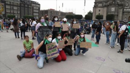 Colectivos feministas se manifiestan en la Ciudad de México