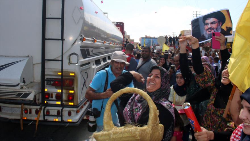 Libaneses celebran llegada de combustible enviado por Irán a su país, Bekaa, El Líbano, 16 de septiembre de 2021. (Foto: AFP)