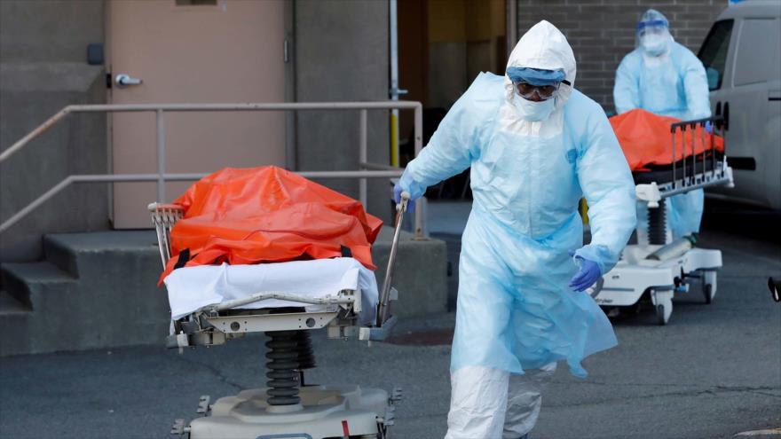 Trasladan cuerpos sin vida de pacientes con coronavirus, Nueva York, 4 de abril de 2020. (Foto: Reuters)