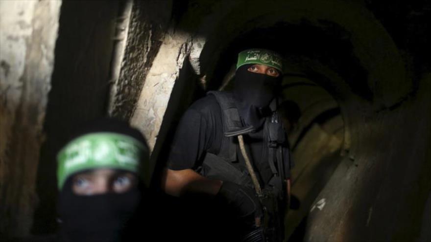 Los integrantes de las Brigadas Ezzedin Al-Qassam, brazo militar del HAMAS se ven dentro de sus túneles clandestinos en Gaza. (Foto: Reuters)