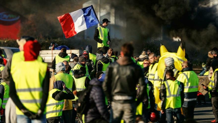 Vídeo: Los ‘chalecos amarillos’ vuelven a la carga en París