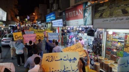 Bareiníes rechazan visita de Lapid; queman ropa ‘made in Israel’