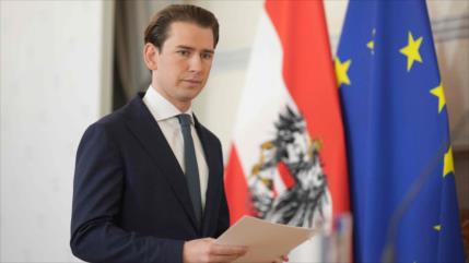 Canciller austriaco, sospechado de corrupción, renuncia a su cargo