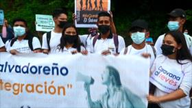 Salvadoreños marchan para invitar a compatriotas a no migrar