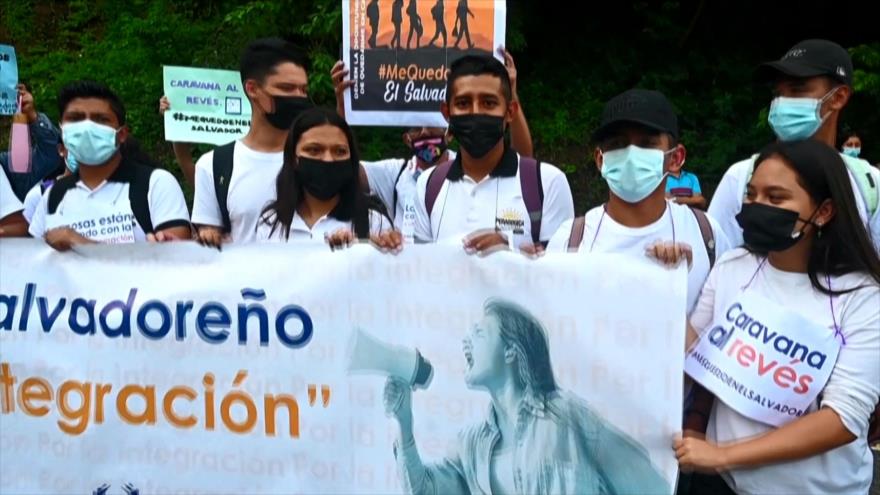 Salvadoreños marchan para invitar a compatriotas a no migrar