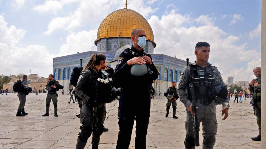 Las fuerzas israelíes en Mezquita Al-Aqsa en Al-Quds (Jerusalén), el 10 de septiembre de 2021 (Foto: AFP).