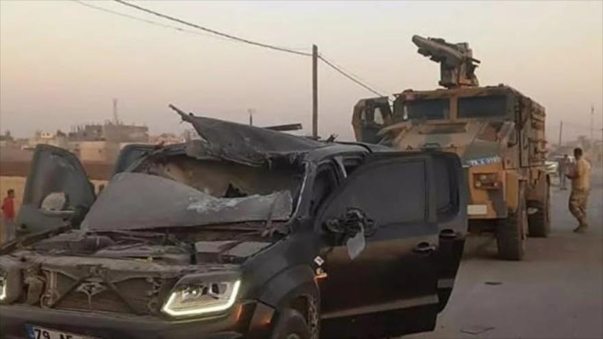 Un cohete de las Fuerzas Democráticas Sirias (SDF) ha atacado los vehículos pertenecientes al ejército turco en la ciudad de Marea, en el noroeste de Siria, 10 de octubre de 2021.