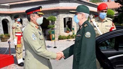 Irán y Paquistán, decididos a fortalecer cooperaciones militares