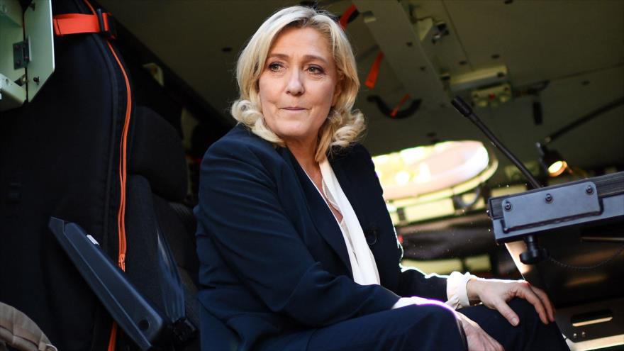 Marine Le Pen, candidata presidencial francesa, visita la Exposición Empresarial Defensa, Versalles, Parías, 14 de octubre de 2021. (Foto: AFP)