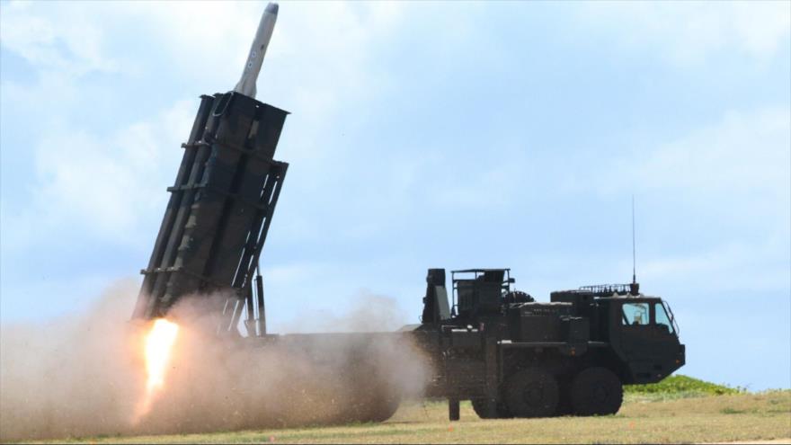 El lanzamiento de prueba de un misil por la Fuerza Terrestre de Autodefensa de Japón.