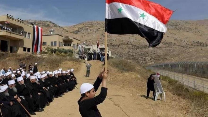 Los sirios en los altos del Golán ocupados protestan contra los planes de Israel de instalar turbinas eólicas en sus tierras agrícolas, 9 de diciembre de 2020.