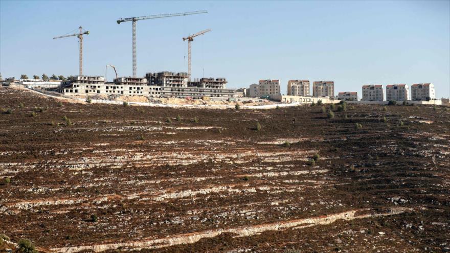 Asentamientos ilegales israelíes cerca de la ciudad de Ramalá en la Cisjordania ocupada, 5 de octubre de 2021. (Foto: AFP)