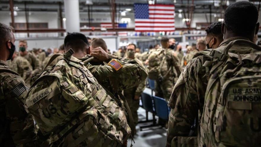 Soldados de EE.UU. llegan a Fort Drum, en el estado de Nueva York, tras un despliegue de nueve meses en Afganistán, 8 de diciembre de 2020. (Foto: AFP)