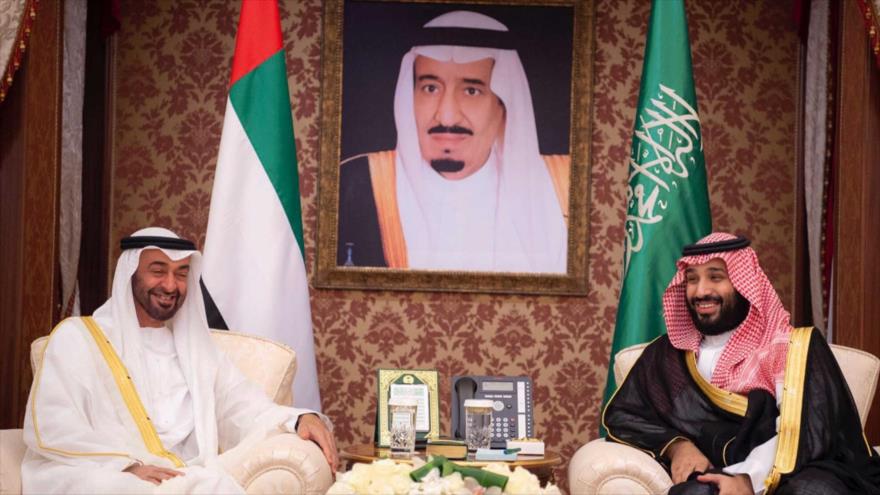 El príncipe emiratí Muhamad bin Zayed (izda.), y el príncipe heredero de Arabia Saudí, Muhamad bin Salman. (Foto: Reuters)