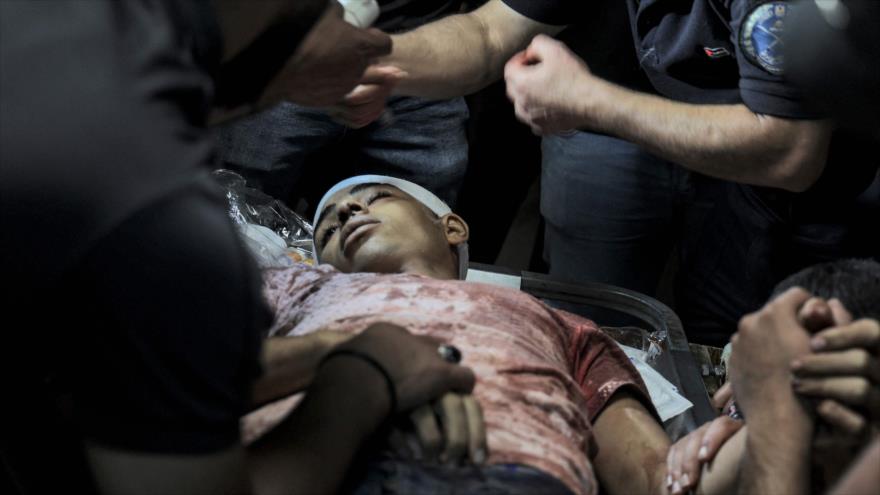 El cadáver del palestino Imad Jaled Saleh Hashash, de 15 años, asesinado a tiros por fuerzas israelíes en Nablus, 24 de agosto de 2021. (Foto: AFP)