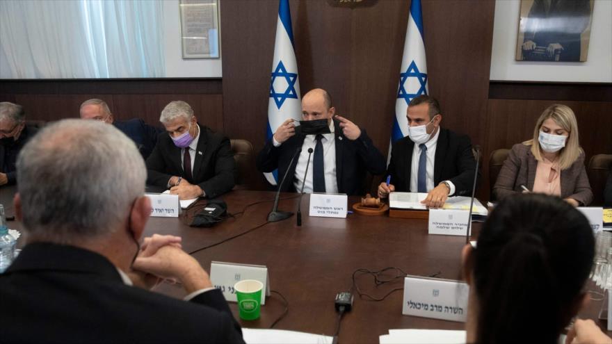 El primer ministro israelí, Naftali Bennett, asiste a la reunión semanal de su gabinete en Jerusalén, 17 de octubre de 2021. (Foto: AFP)
