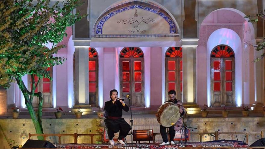 El 14.° festival de música folclórica de Irán concluye en Kerman	