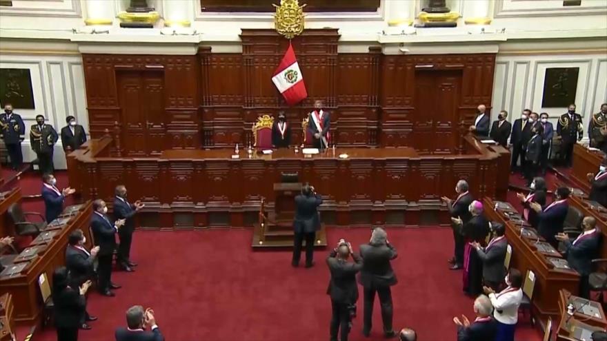 Suspenden investidura de Gobierno de Perú por muerte de congresista