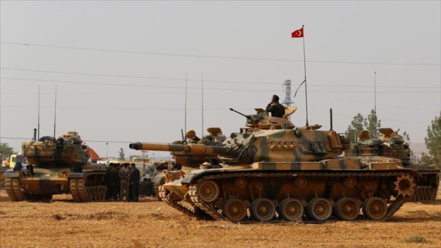 Las fuerzas turcas en la frontera con Siria en la provincia de Gaziantep. (Foto: Reuters)