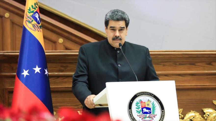 Maduro llama “imbécil” a Bolsonaro por relacionar vacunas con sida