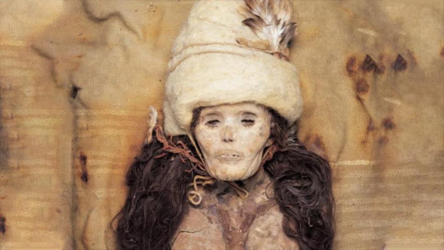Mujer momificada hallada en la cuenca del río Tarim, China.