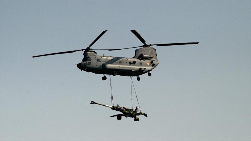 Un helicóptero Chinook de la Fuerza Aérea de La India, 8 de octubre de 2021. (Foto: AFP)