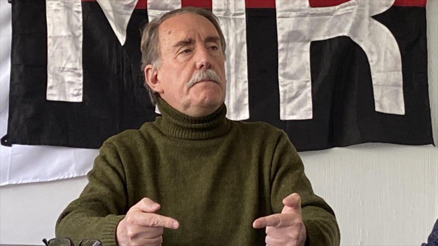 Eduardo Antonio Artés Brichetti es profesor e histórico de izquierda y ahora aspirante a la Presidencia de Chile.