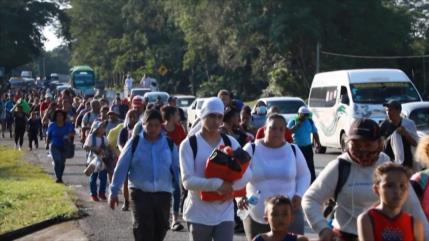 Miles de migrantes viajan a través de una caravana por Chiapas