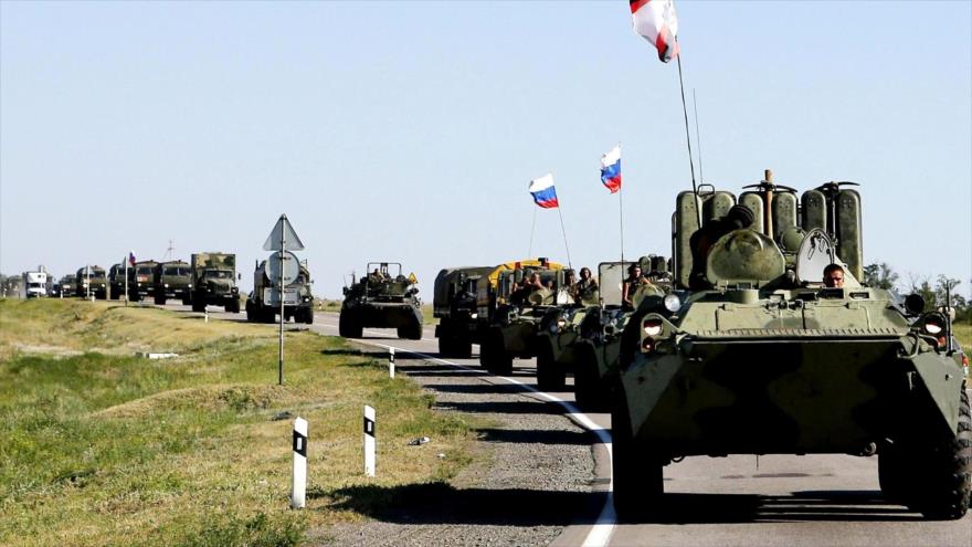 Vehículos militares rusos en las afueras de Kamensk-Shakhtinsky en la región de Rostov cerca de la frontera con Ucrania.