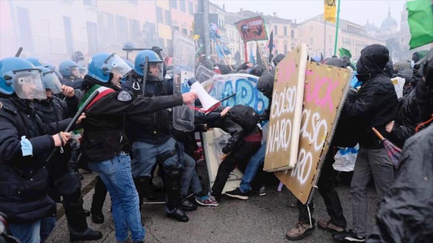 Policía italiana reprime a manifestantes contra visita de Bolsonaro