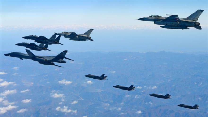 Cazas de EE.UU. vuelan en el marco de un ejercicio militar. (Foto: Parsnews)