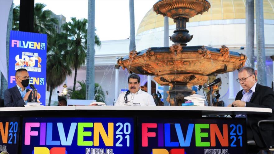 El presidente de Venezuela, Nicolás Maduro, durante una entrevista al margen de la 17 Feria Internacional del Libro en Caracas. 5 de noviembre de 2021 (Fuente: @NicolasMaduro) 