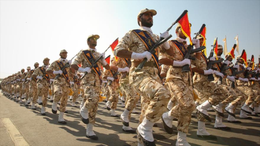 Soldados del Cuerpo de Guardianes de la Revolución Islámica (CGRI) de Irán durante un desfile militar. (Foto: Reuters)