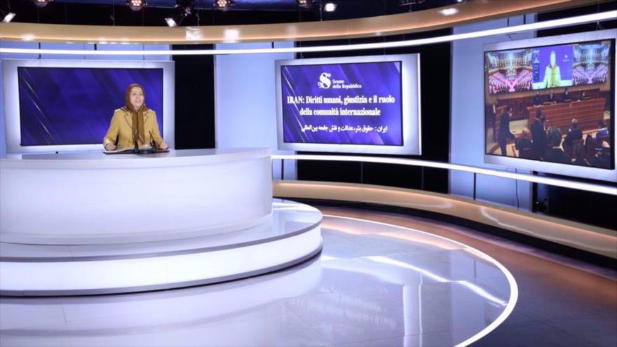 Maryam Rajavi, líder del grupo terrorista antiraní Muyahidín-e-Jalq (MKO), pronuncia un discurso en línea ante un panel del Senado italiano el 4 de noviembre de 2021.
