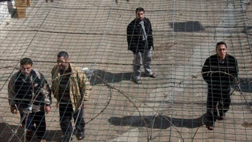 Prisioneros palestinos en la cárcel israelí de Al-Naqab, 15 de enero de 2020. (Foto: Alquds)
