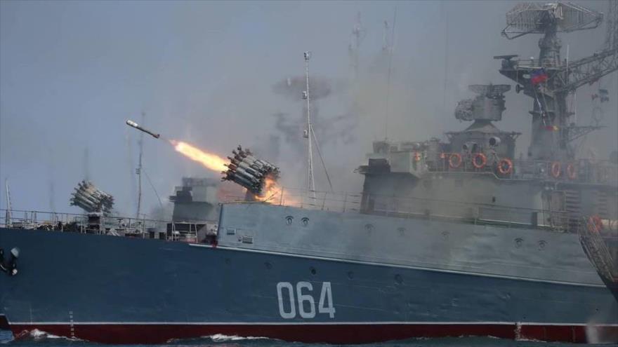 El barco antisubmarino Muromets durante un desfile militar en el Día de la Marina rusa. (Foto: TASS)