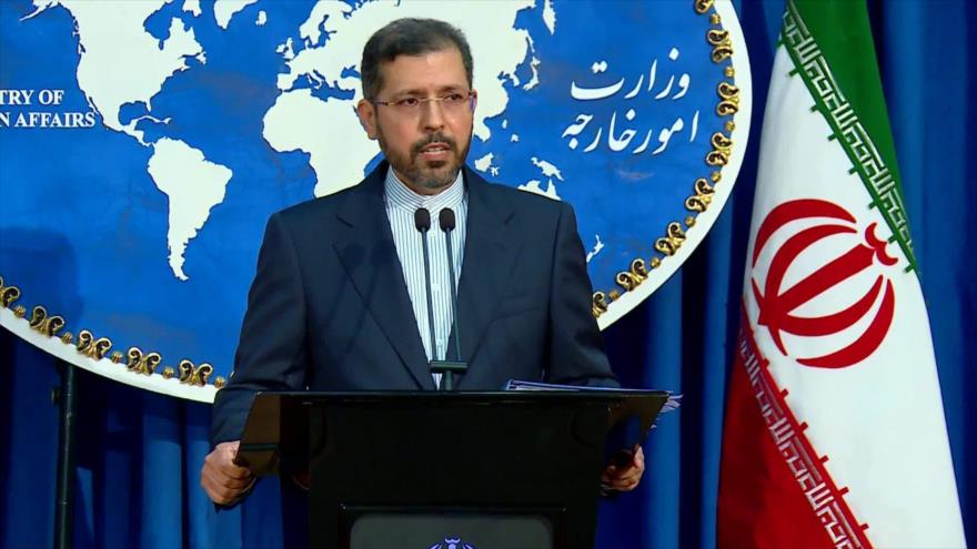 El portavoz del Ministerio de Asuntos Exteriores de Irán, Said Jatibzade, ofrece una rueda de prensa en Teherán, la capital.