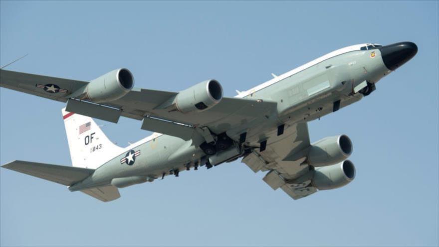 Un avión espía estadounidense, modelo RC-135W Rivet Joint.