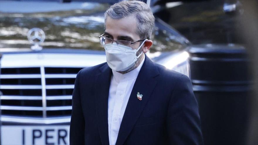 Irán espera recibir £400 millones que le debe el Reino Unido