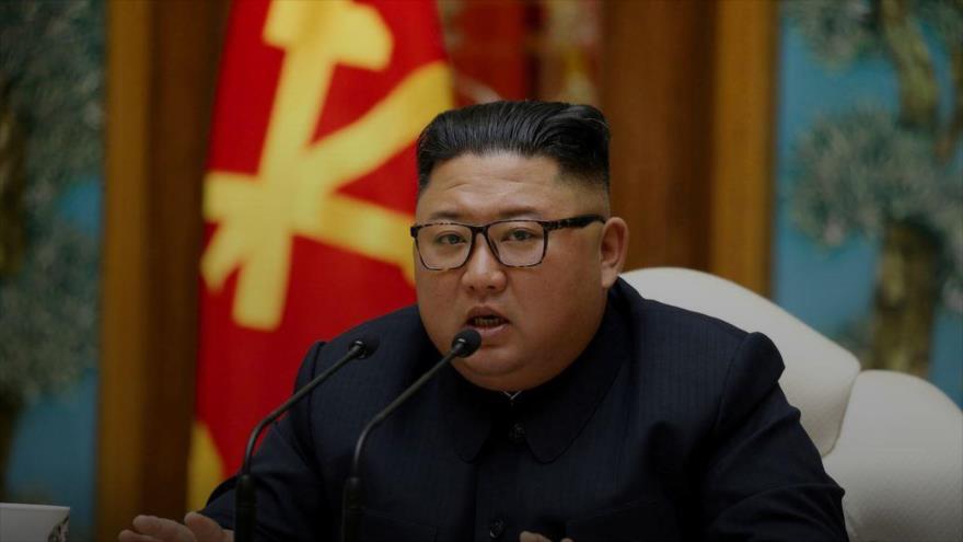 El líder norcoreano, Kim Jong-un, en una reunión, 11 de abril de 2020. (Foto: Reuters)