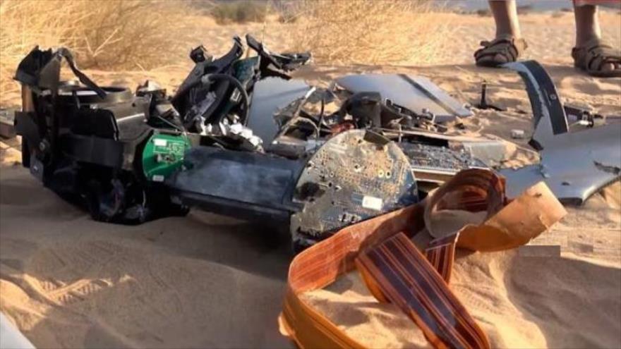 Restos de un dron Scan Eagle fabricado en EE.UU. derribado por el Ejército yemení.