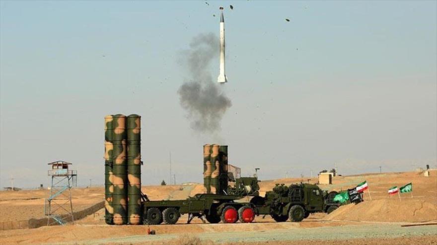 Una prueba del sistema de defensa aérea S-300 ruso en Irán.