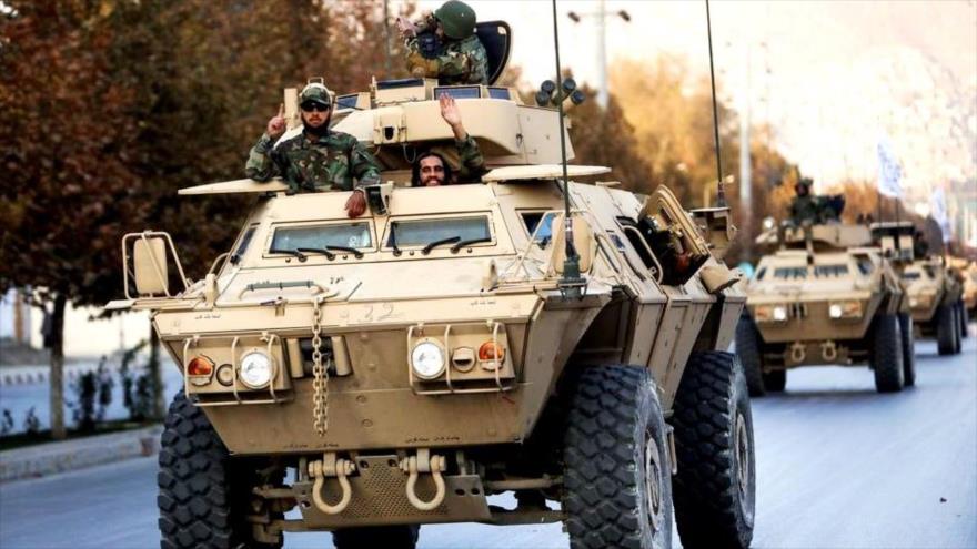 Vídeo: Talibán realiza desfile militar con armas estadounidenses
