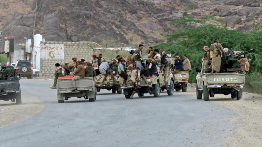 Los milicianos respaldados por Arabia Saudí, en la provincia yemení de Marib, 27 de octubre de 2021. (Foto: AFP)