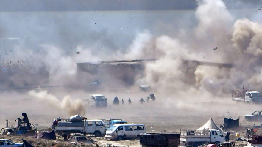 Fuertes bombardeos en Al-Baquz, Siria, 18 de marzo de 2019. (Foto: AFP)