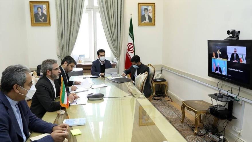El vicecanciller de Irán, Ali Baqeri Kani, y sus homólogos ruso y chino hablan sobre las próximas negociaciones de Viena, 15 de noviembre de 2021.