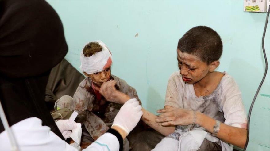 Niños sufren lesiones tras un ataque aéreo saudí en Saada, Yemen, 9 de agosto de 2018. (Foto: Reuters)